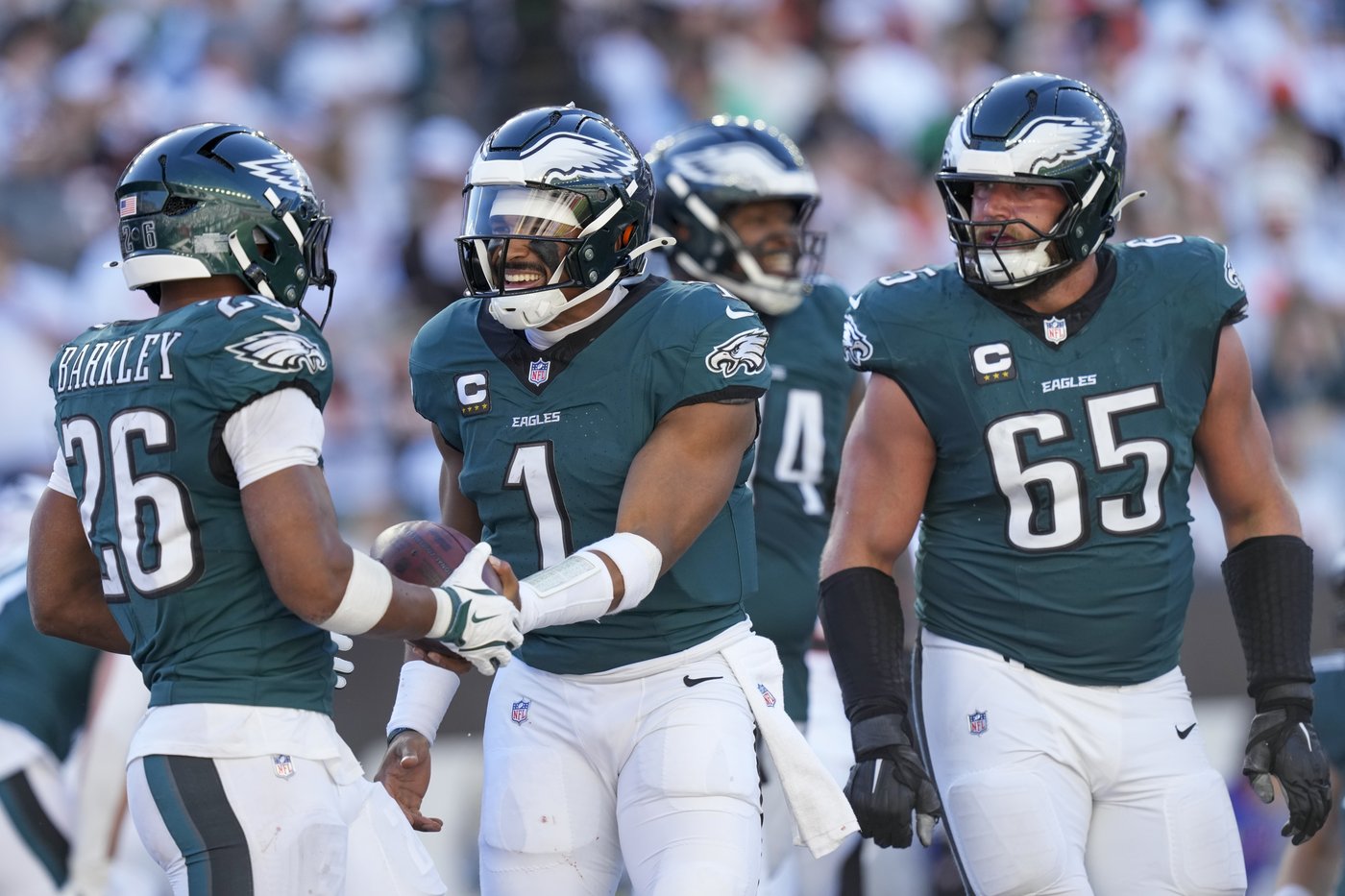 Eagles QB Hurts' mismatched cleats and stout performance puts Bengals in knots | iNFOnews.ca Eagles QB Hurts' mismatched cleats and stout performance puts Bengals in knots | iNFOnews.ca