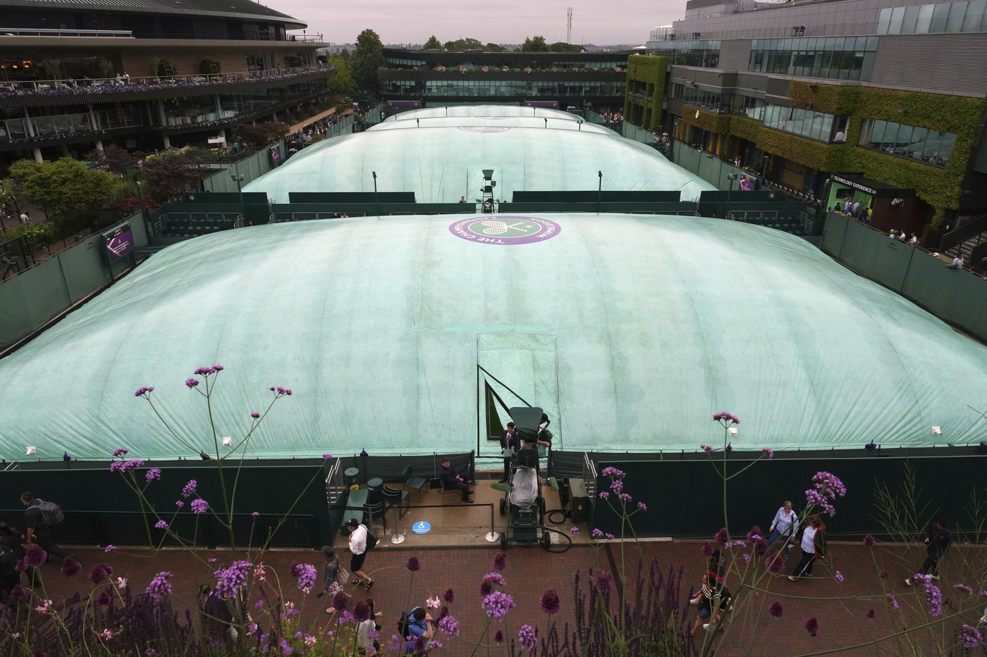 Photos show the rain on Day 3 after the Wimbledon heatwave | iNFOnews.ca
