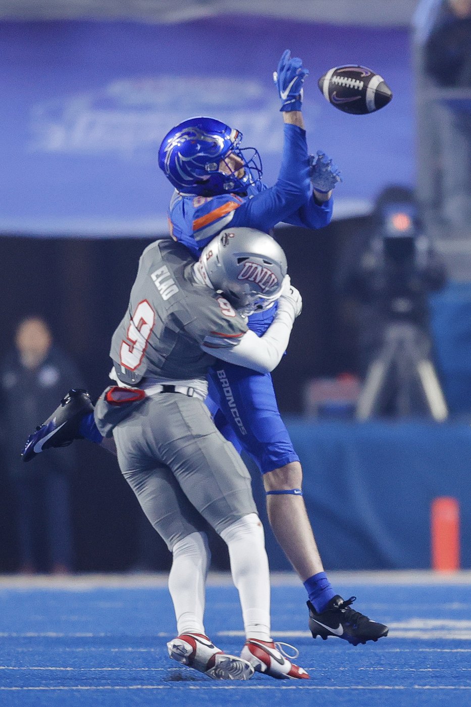 No. 10 Boise State grabs CFP spot, beating No. 19 UNLV 21-7 in Mountain West championship | iNFOnews.ca No. 10 Boise State grabs CFP spot, beating No. 19 UNLV 21-7 in Mountain West championship | iNFOnews.ca