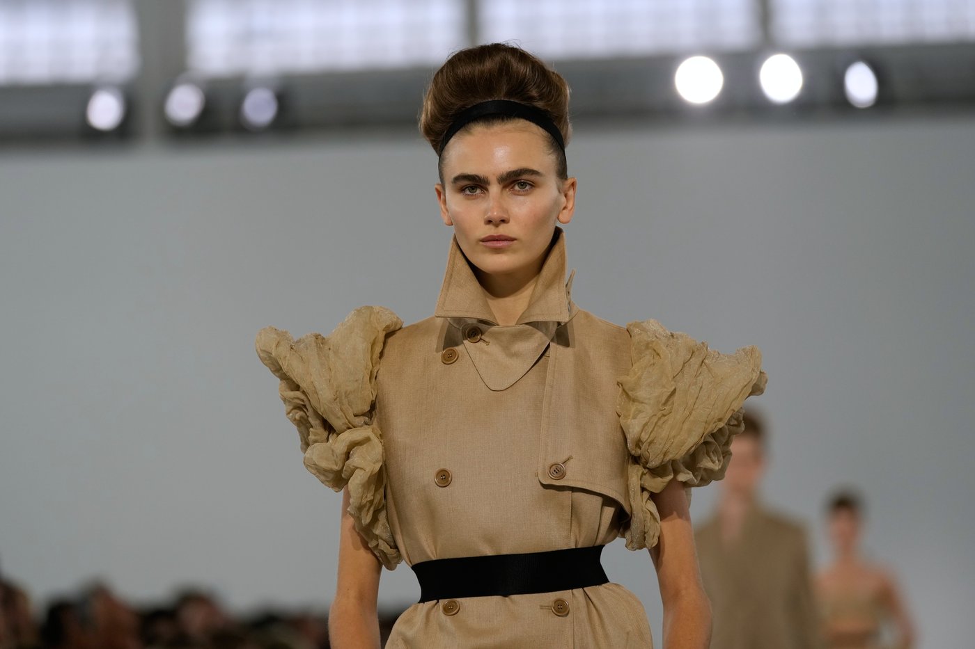 Max Mara responds to rising global tensions and temperatures with lightness on Milan runway | iNFOnews.ca Max Mara responds to rising global tensions and temperatures with lightness on Milan runway | iNFOnews.ca