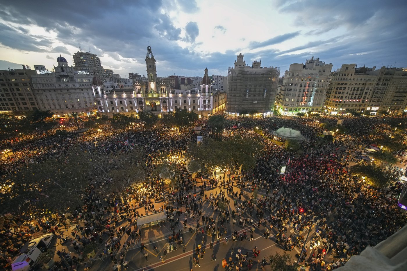 Thousands of Spaniards demand the resignation of Valencia leader for bungling flood response | iNFOnews.ca Thousands of Spaniards demand the resignation of Valencia leader for bungling flood response | iNFOnews.ca