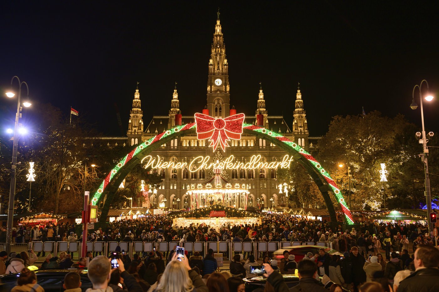 Lighting of Vienna town hall Christmas tree marks start of Yuletide season in Austrian capital | iNFOnews.ca
