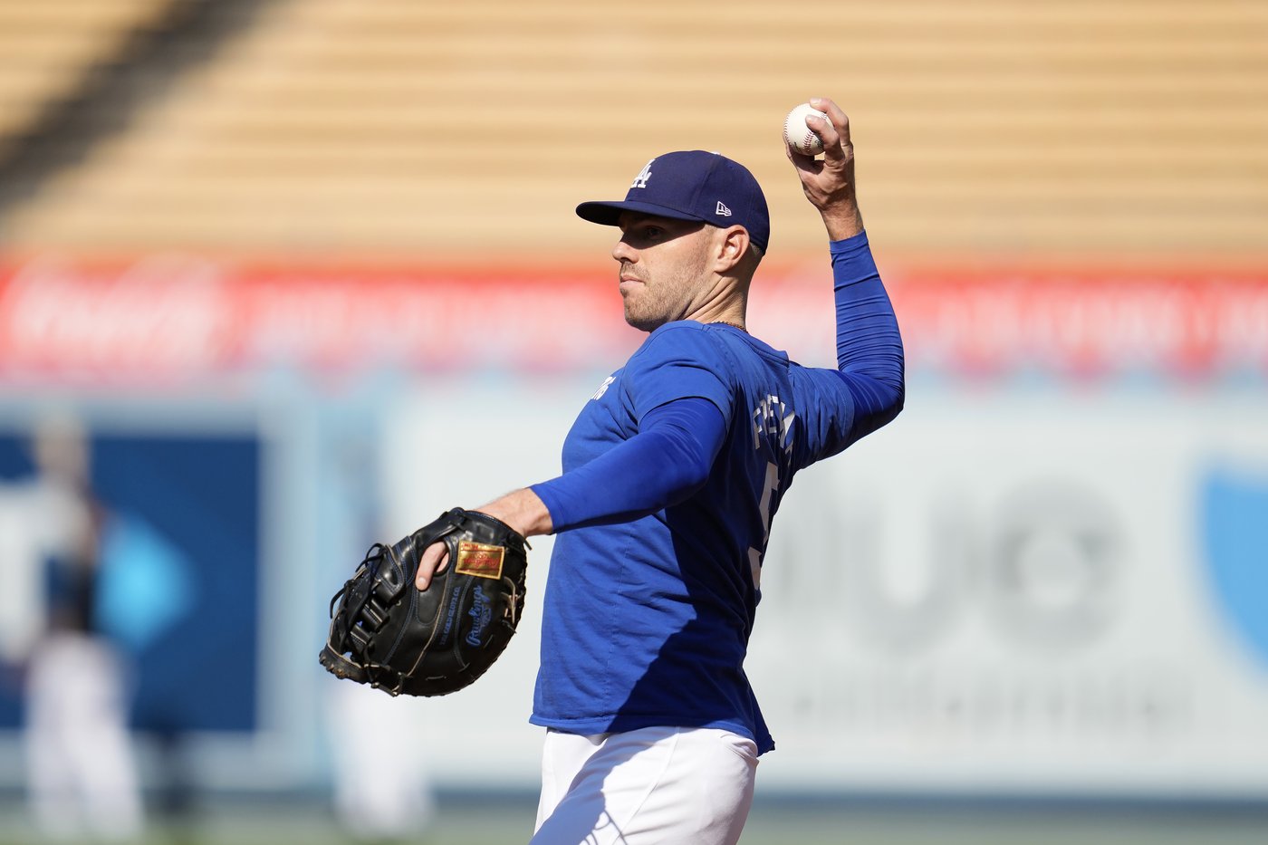 Dodgers' Freddie Freeman leaves Game 2 of NLDS with ankle discomfort | iNFOnews.ca