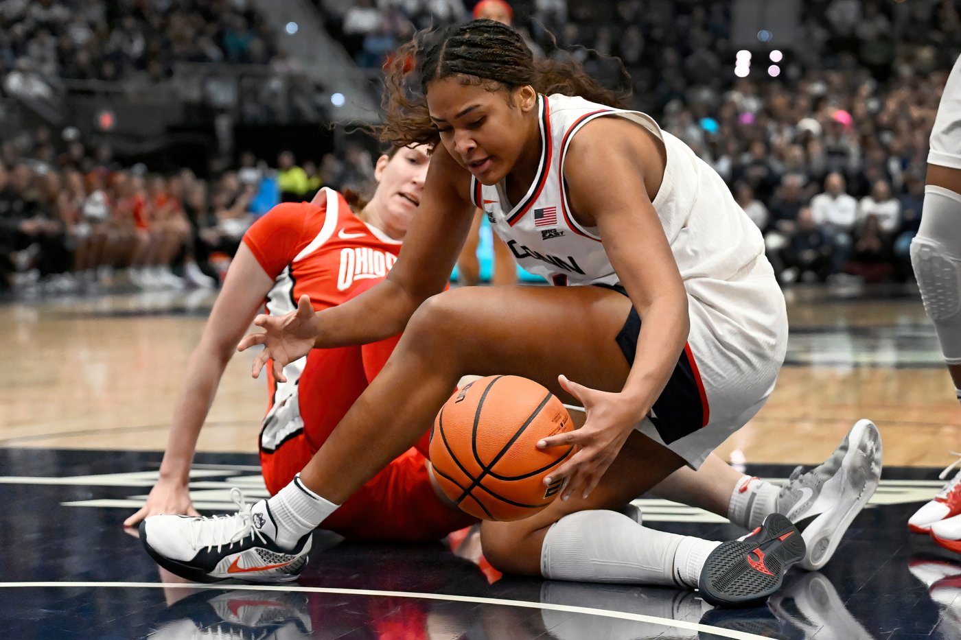 Sarah Strong scores career-high 29 points, grabs 13 rebounds as No. 1 UConn tops Ohio State | iNFOnews.ca
