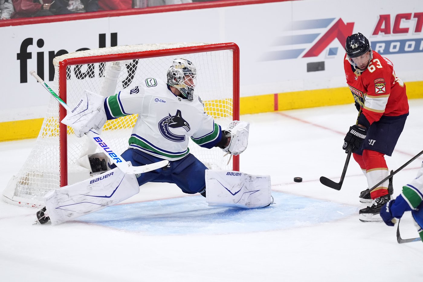 Bennett keys Panthers' three-goal third period in 8-5 win over Canucks | iNFOnews.ca