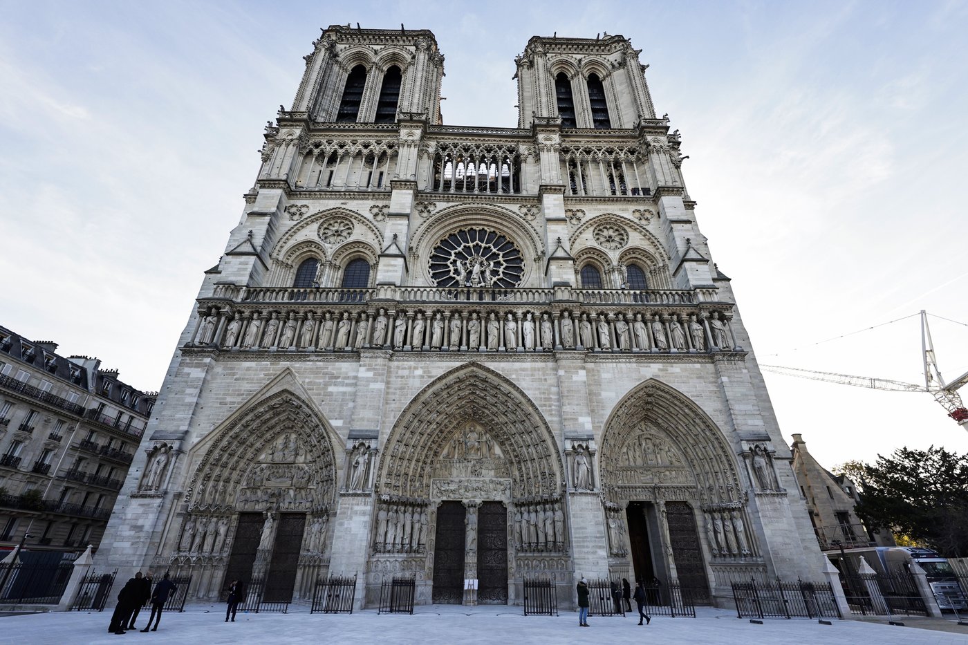 Notre Dame Cathedral unveils its new interior 5 years after devastating fire | iNFOnews.ca