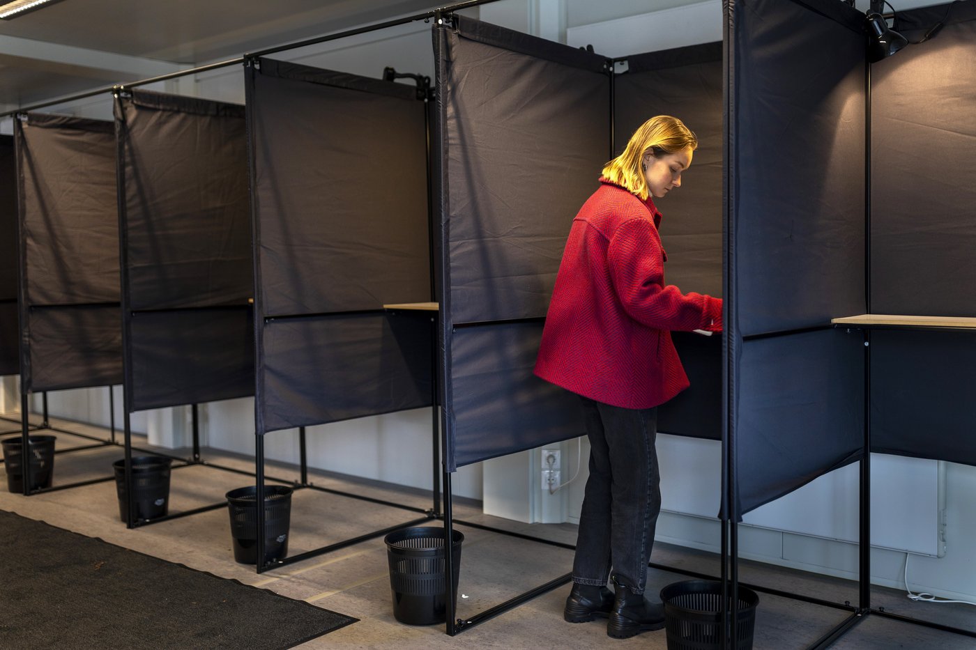 Lithuanians vote in the final round of parliamentary election | iNFOnews.ca Lithuanians vote in the final round of parliamentary election | iNFOnews.ca