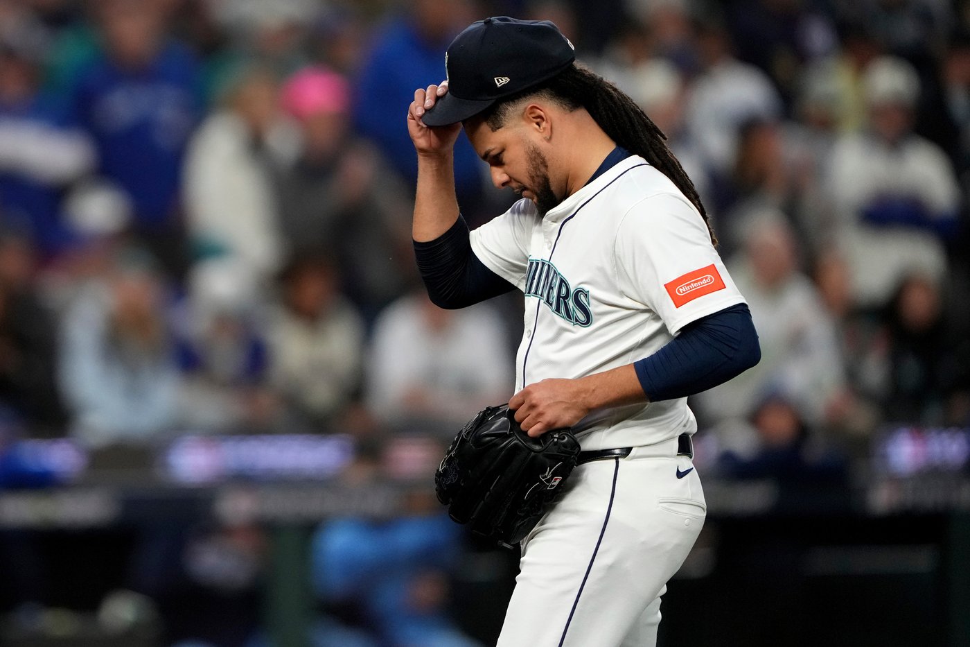 Mariners pitching pounded again as Seattle squanders ALCS lead at home | iNFOnews.ca