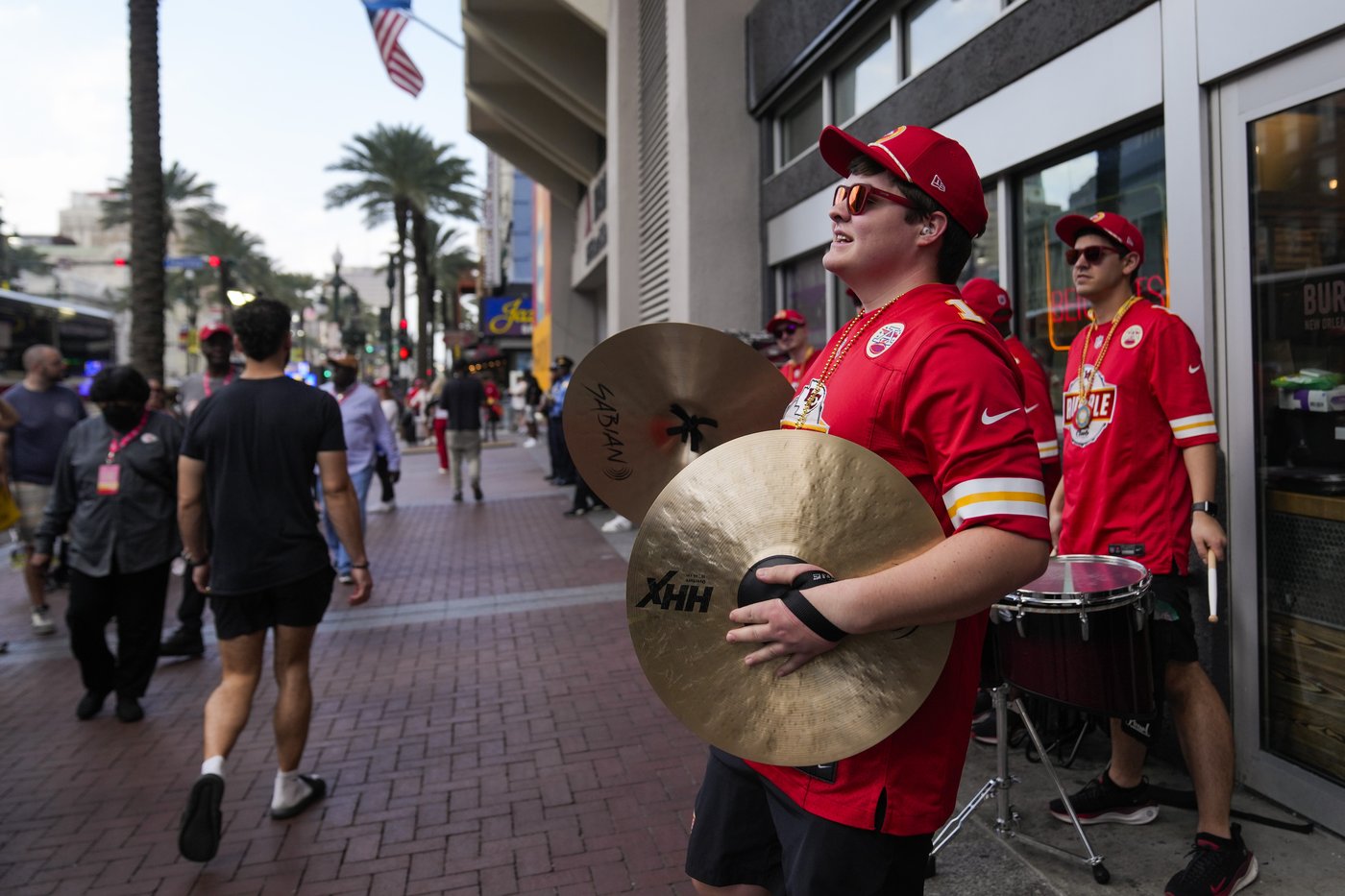 Super Bowl 2025: Time, channel, halftime show, how to watch Chiefs vs. Eagles livestream | iNFOnews.ca