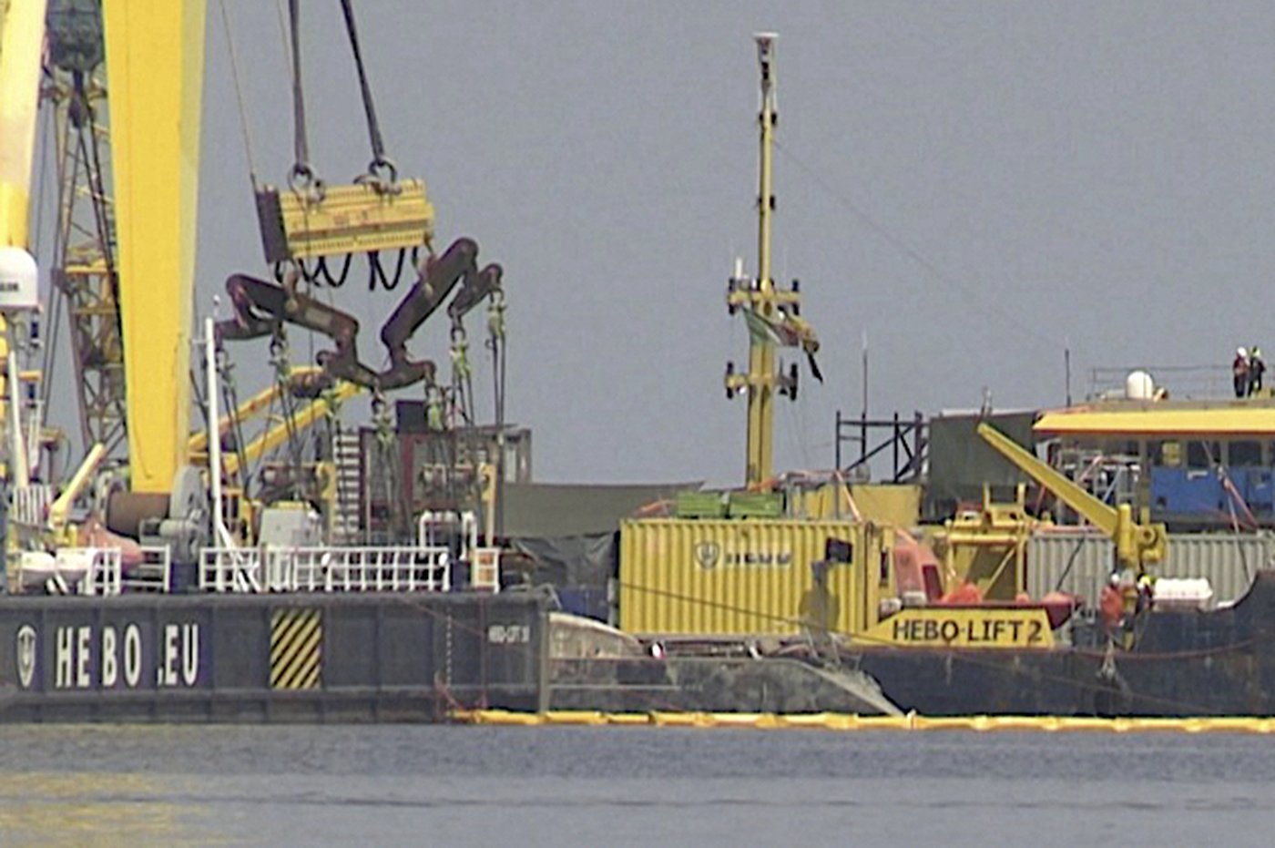 Superyacht raised from seabed 10 months after sinking off Sicily with loss of 7 lives | iNFOnews.ca