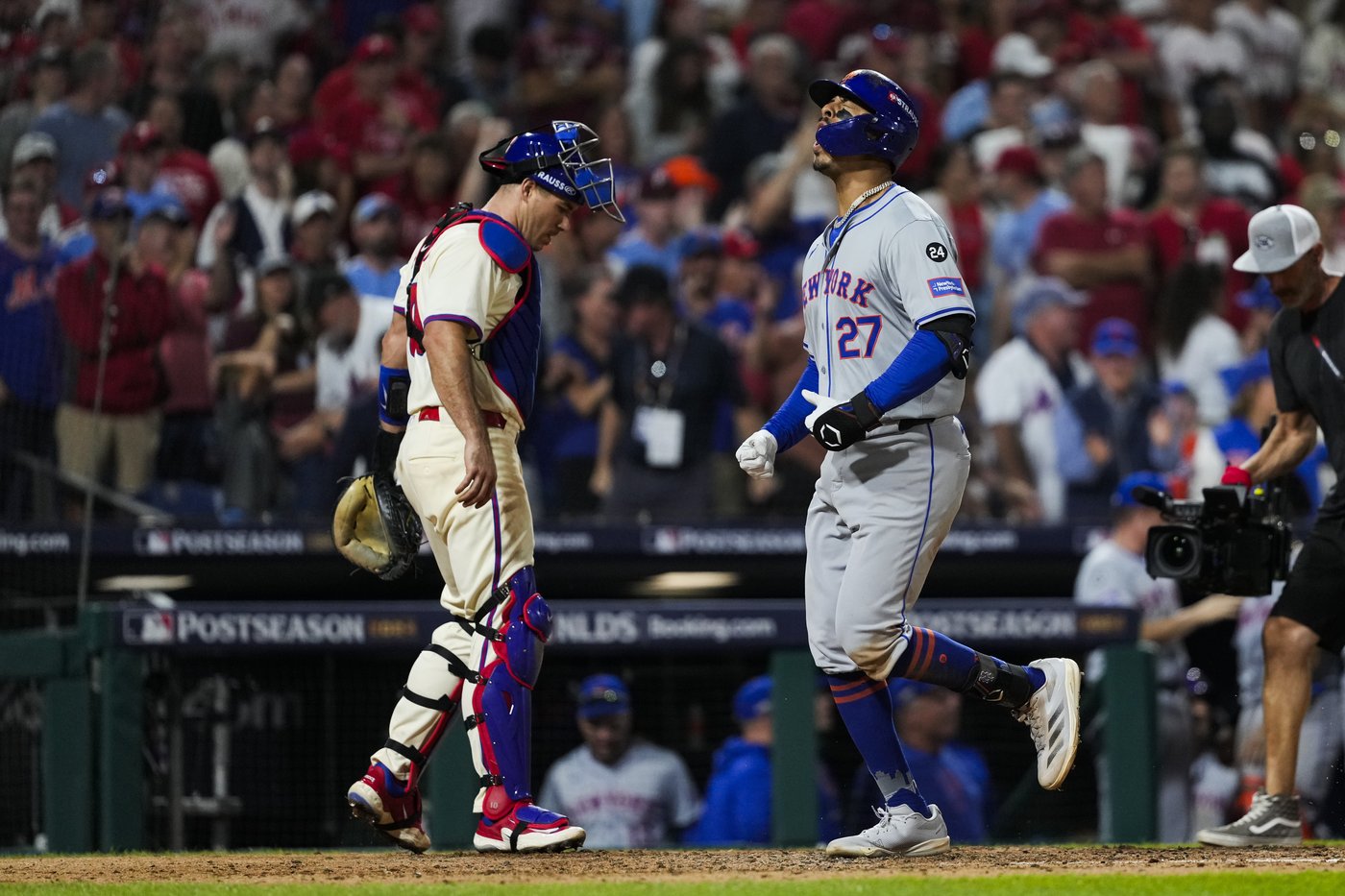 Mets bullpen fails to hold lead in 8th inning, blows Game 2 in 9th to Phillies. | iNFOnews.ca