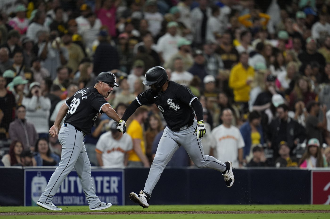 White Sox lose 118th game, waste 9th-inning comeback as Padres win 3-2 on Tatis hit in 10th | iNFOnews.ca White Sox lose 118th game, waste 9th-inning comeback as Padres win 3-2 on Tatis hit in 10th | iNFOnews.ca