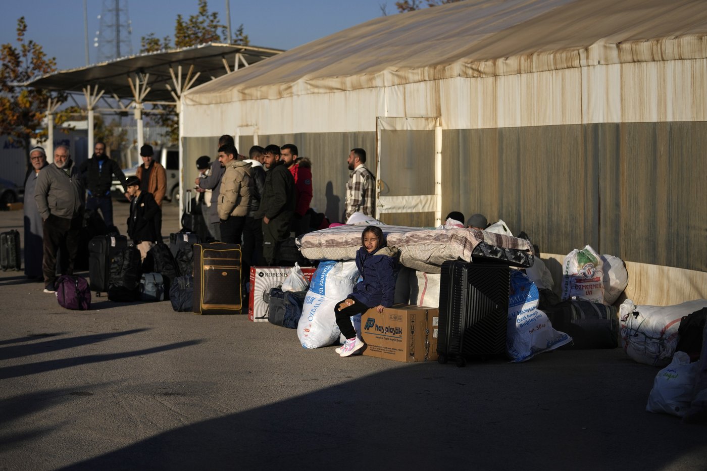 Syrian government services come to a 'complete halt' as state workers stay home after rebel takeover | iNFOnews.ca Syrian government services come to a 'complete halt' as state workers stay home after rebel takeover | iNFOnews.ca