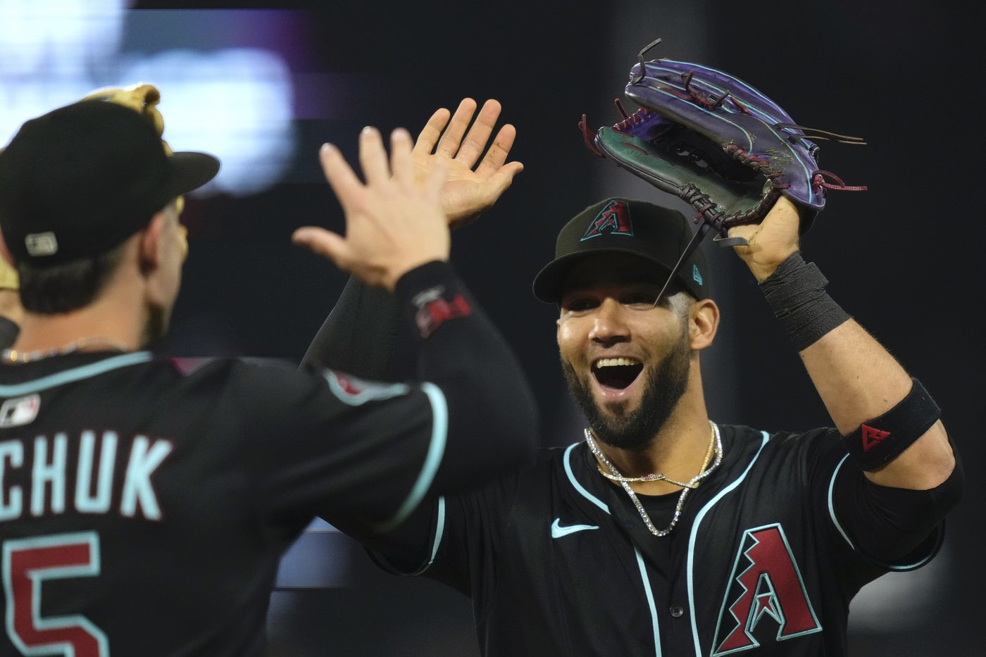 Angels slip past Diamondbacks 6-5 on d'Arnaud's RBI single in ninth | iNFOnews.ca