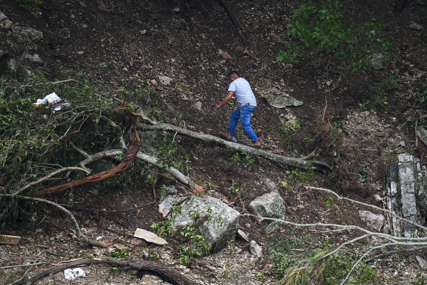 PHOTO COLLECTION: Texas floods leave dozens dead and missing as rescuers search devastated landscape | iNFOnews.ca PHOTO COLLECTION: Texas floods leave dozens dead and missing as rescuers search devastated landscape | iNFOnews.ca