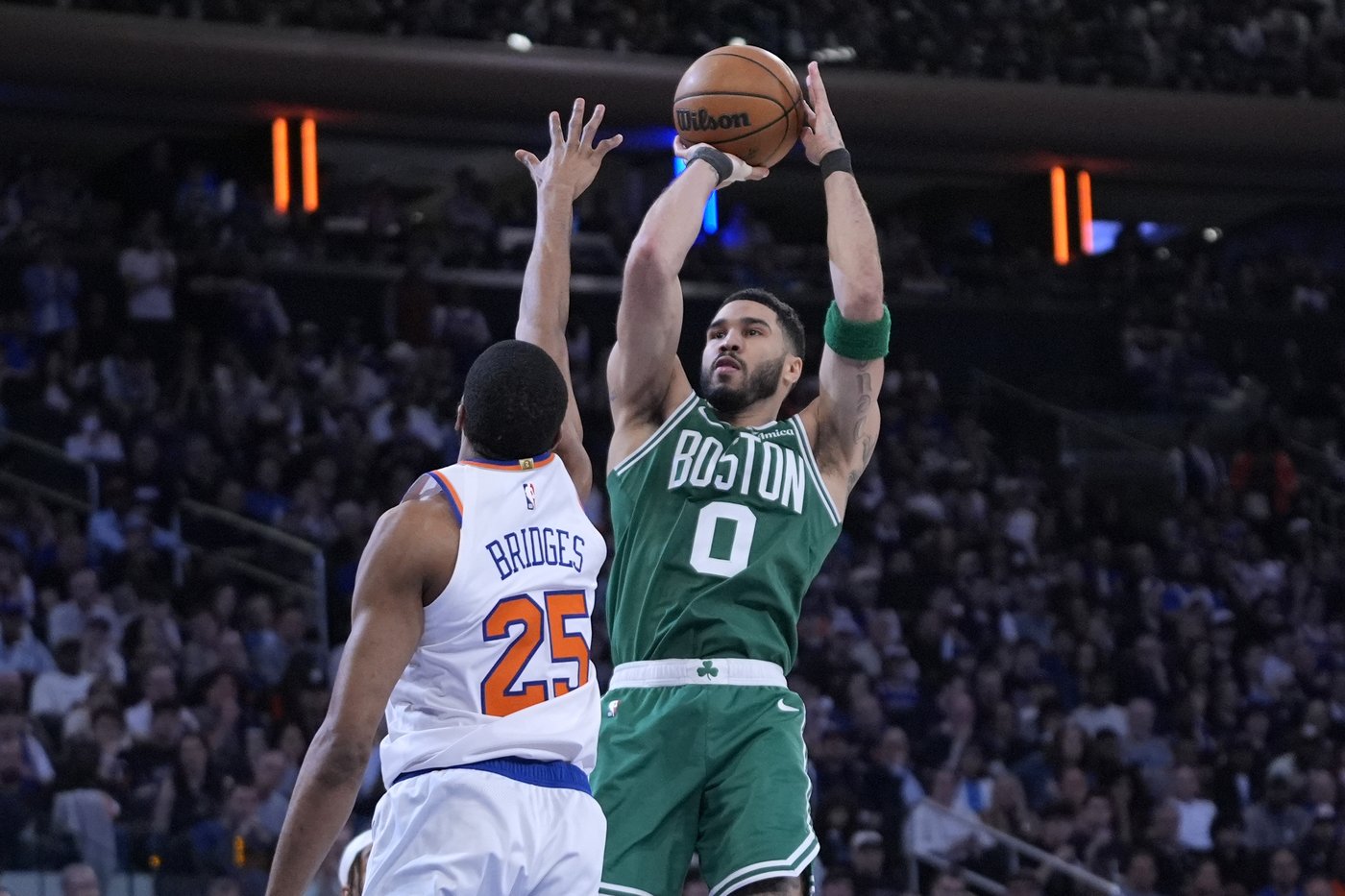 Celtics dominate Knicks with 3-point barrage to secure first win in semifinals | iNFOnews.ca
