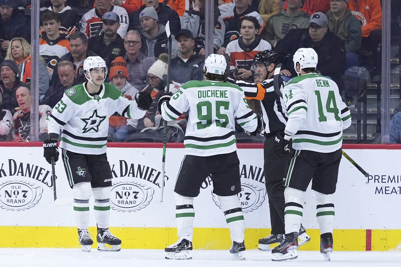 DeSmith stops 27 shots to lead Stars to 6th straight win, 4-1 over Flyers | iNFOnews.ca DeSmith stops 27 shots to lead Stars to 6th straight win, 4-1 over Flyers | iNFOnews.ca
