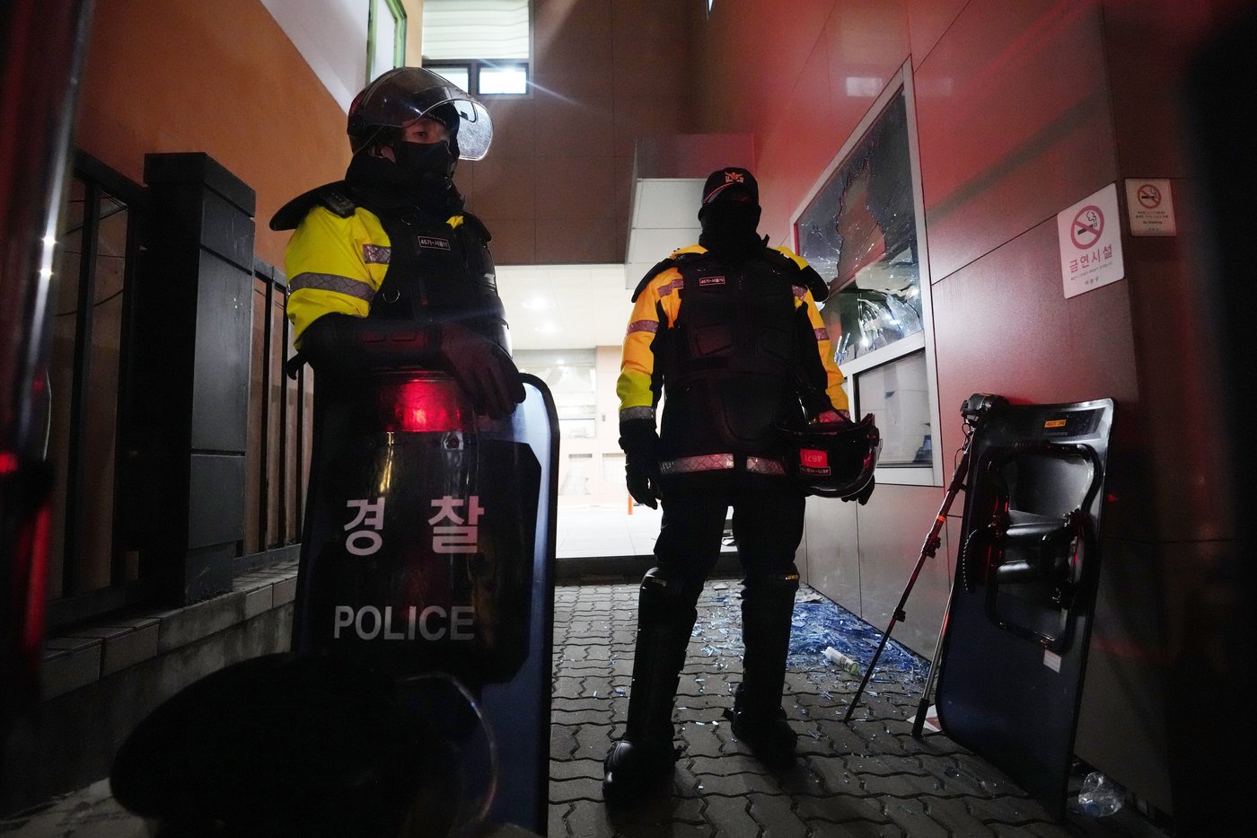 South Korea's impeached president is arrested over a martial law declaration as his supporters riot | iNFOnews.ca South Korea's impeached president is arrested over a martial law declaration as his supporters riot | iNFOnews.ca