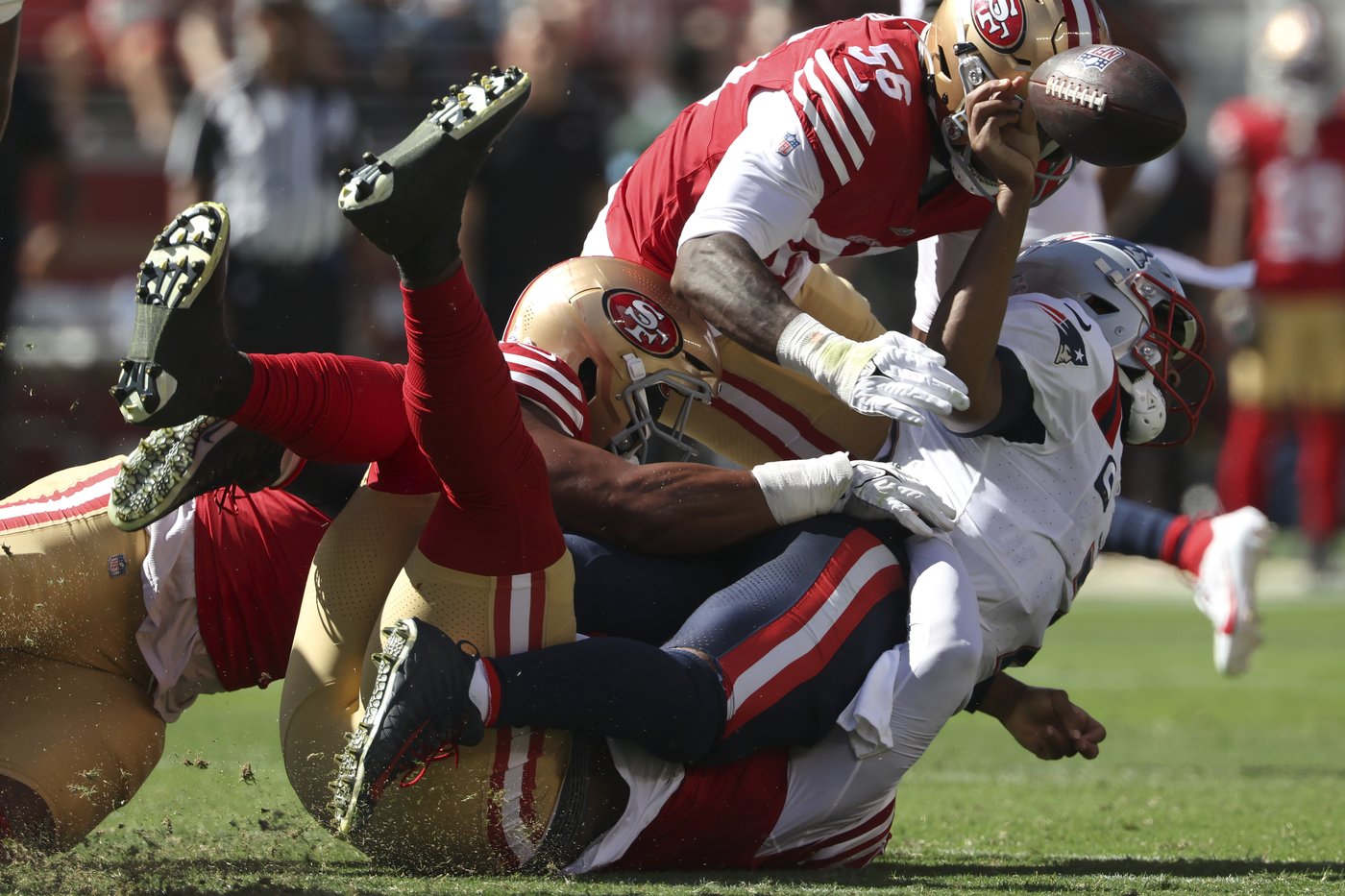 Fred Warner's pick-6 helps the 49ers snap a 2-game skid with a 30-13 win over the Patriots | iNFOnews.ca