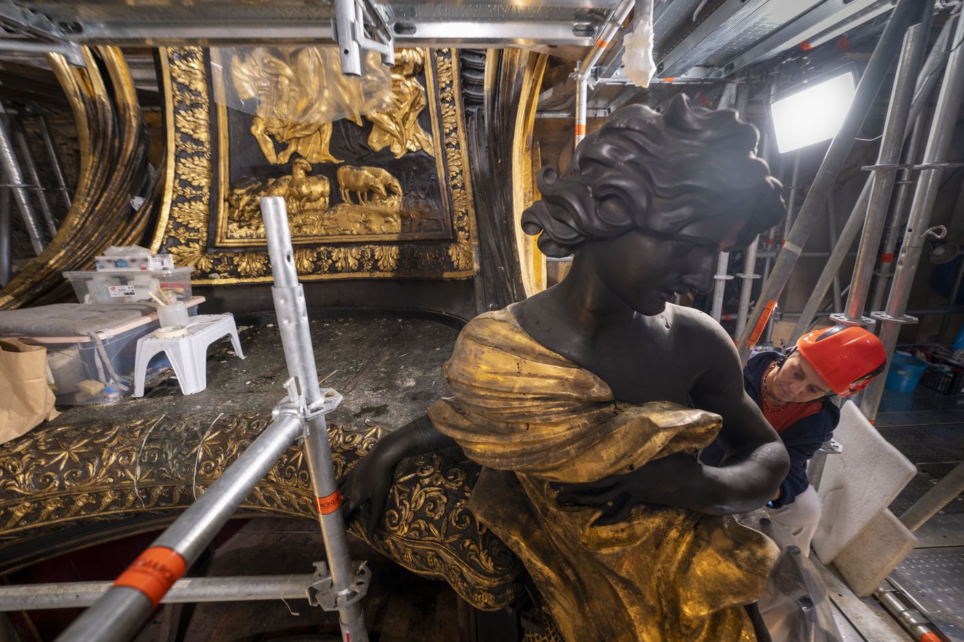 Restorers complete work on the canopy covering St. Peter's main altar ahead of the 2025 Jubilee | iNFOnews.ca