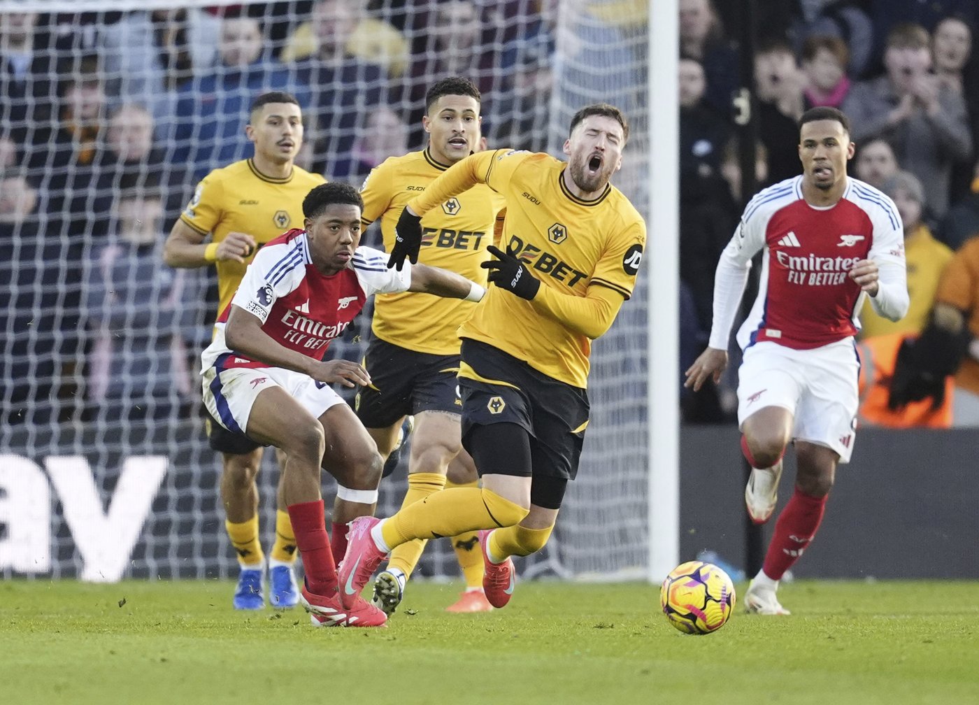 Police investigating abuse of Premier League ref Michael Oliver after Wolves-Arsenal match | iNFOnews.ca