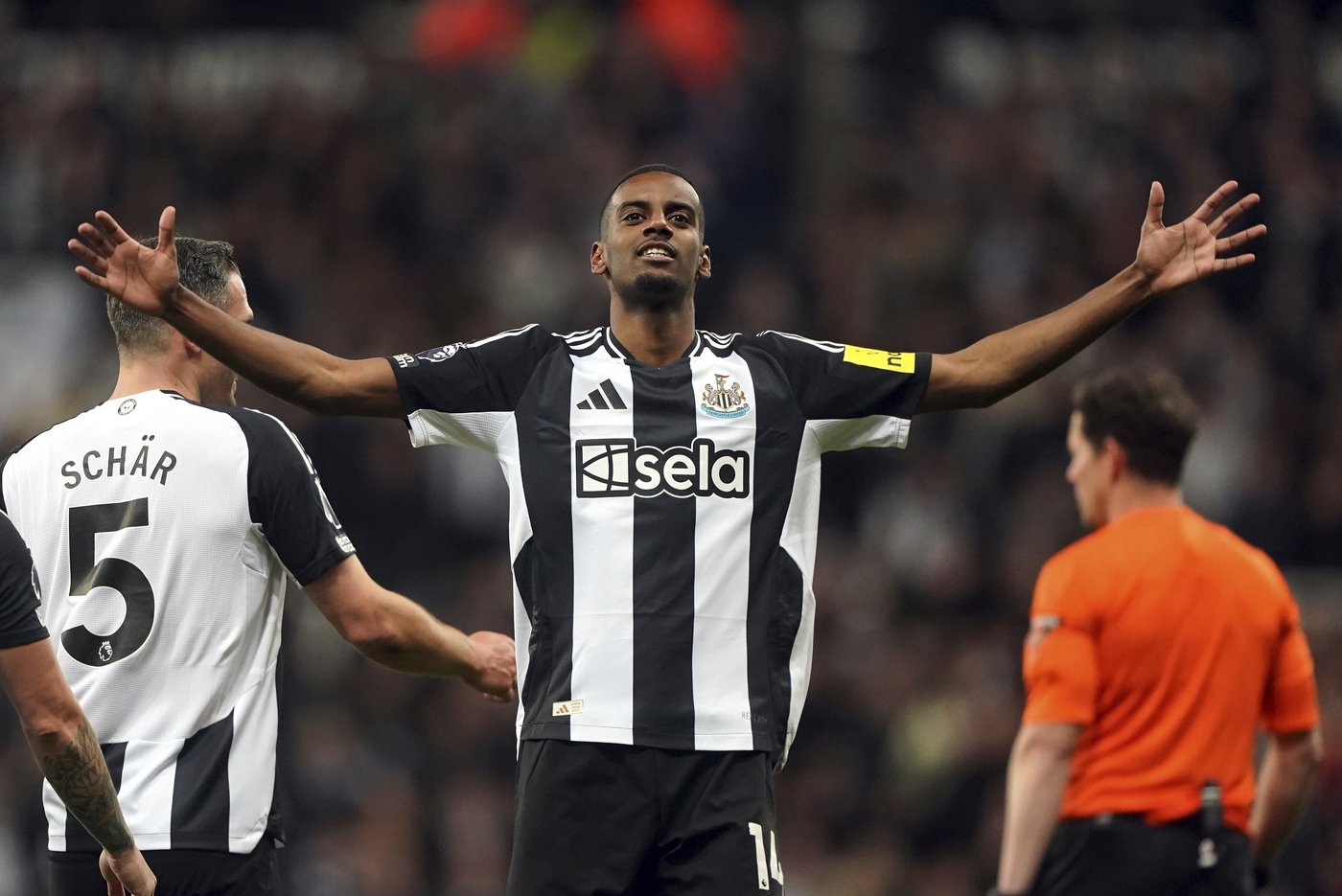 Newcastle routs Palace 5-0 to move into 3rd place in Premier League | iNFOnews.ca