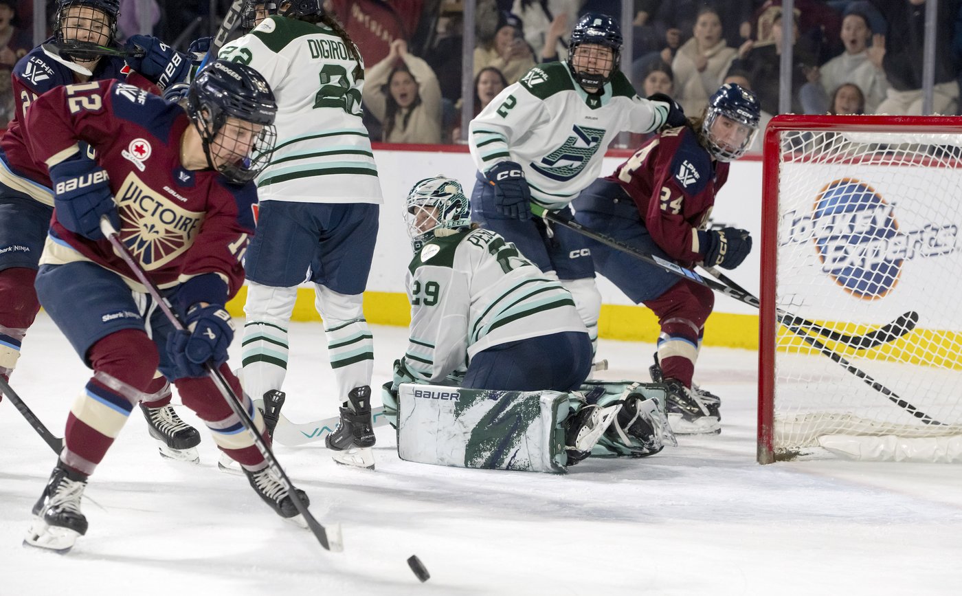 Stacey scores in OT as Victoire beat Fleet 3-2 after blowing two-goal lead | iNFOnews.ca Stacey scores in OT as Victoire beat Fleet 3-2 after blowing two-goal lead | iNFOnews.ca