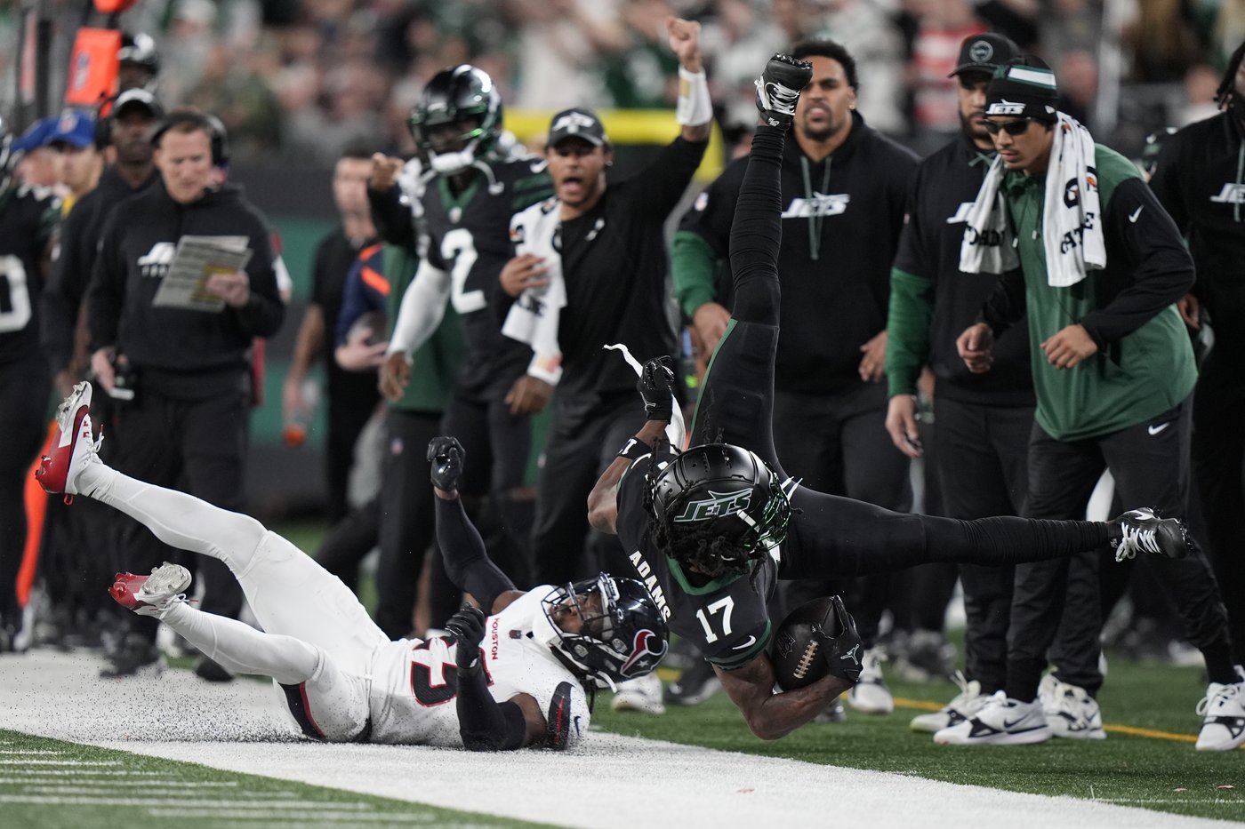 Garrett Wilson makes eye-popping TD catch, Jets beat Texans 21-13 to snap 5-game skid | iNFOnews.ca Garrett Wilson makes eye-popping TD catch, Jets beat Texans 21-13 to snap 5-game skid | iNFOnews.ca