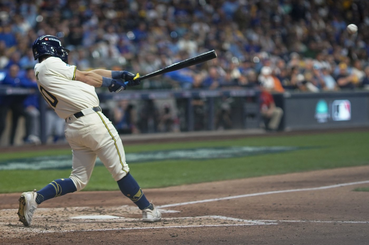 Brewers on the brink of another early playoff exit after their bullpen crumbles in 8-4 loss to Mets | iNFOnews.ca Brewers on the brink of another early playoff exit after their bullpen crumbles in 8-4 loss to Mets | iNFOnews.ca