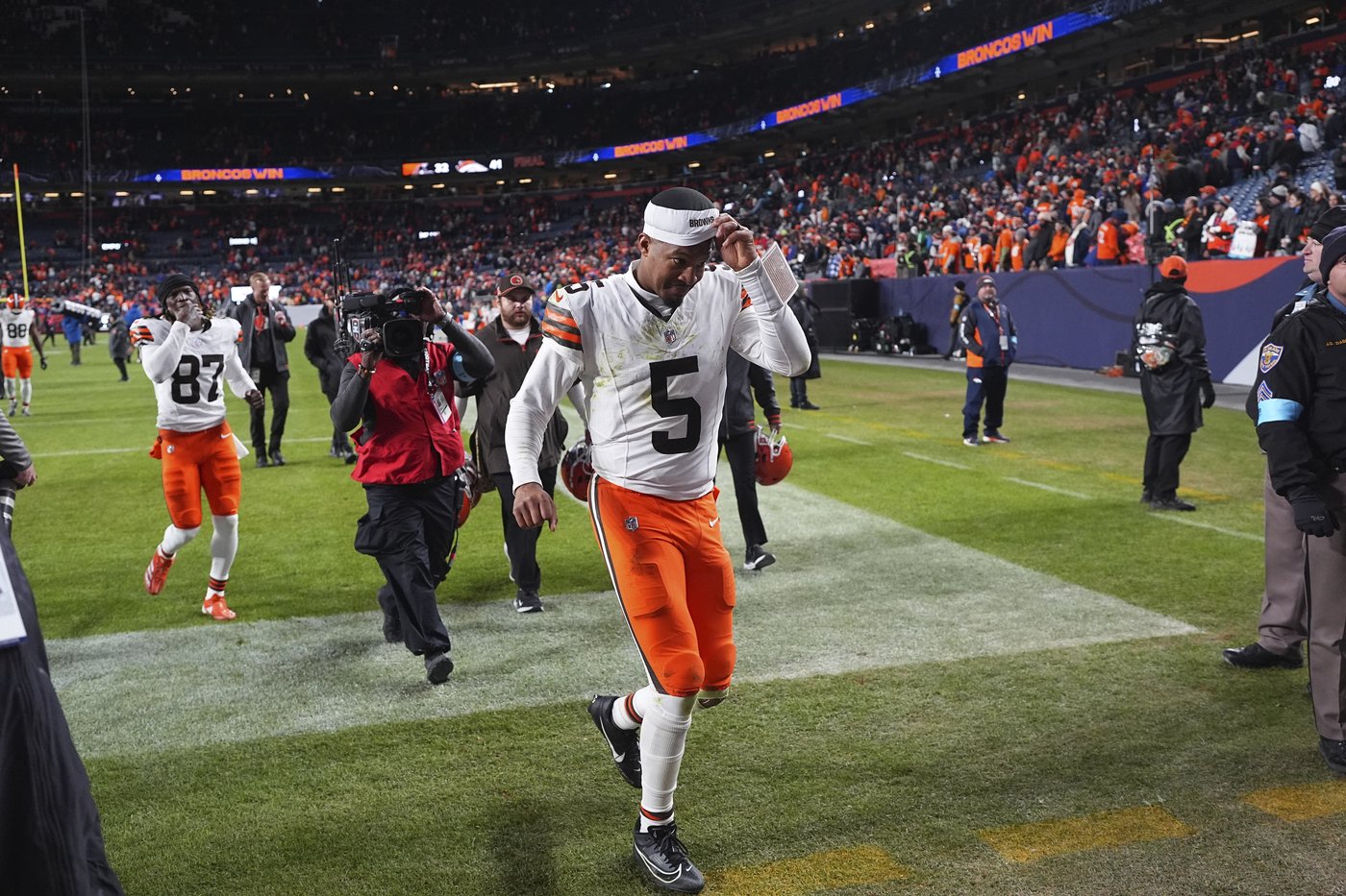 McMillian's pick-6 helps Broncos spoil career nights by Winston and Jeudy and beat Browns 41-32 | iNFOnews.ca McMillian's pick-6 helps Broncos spoil career nights by Winston and Jeudy and beat Browns 41-32 | iNFOnews.ca