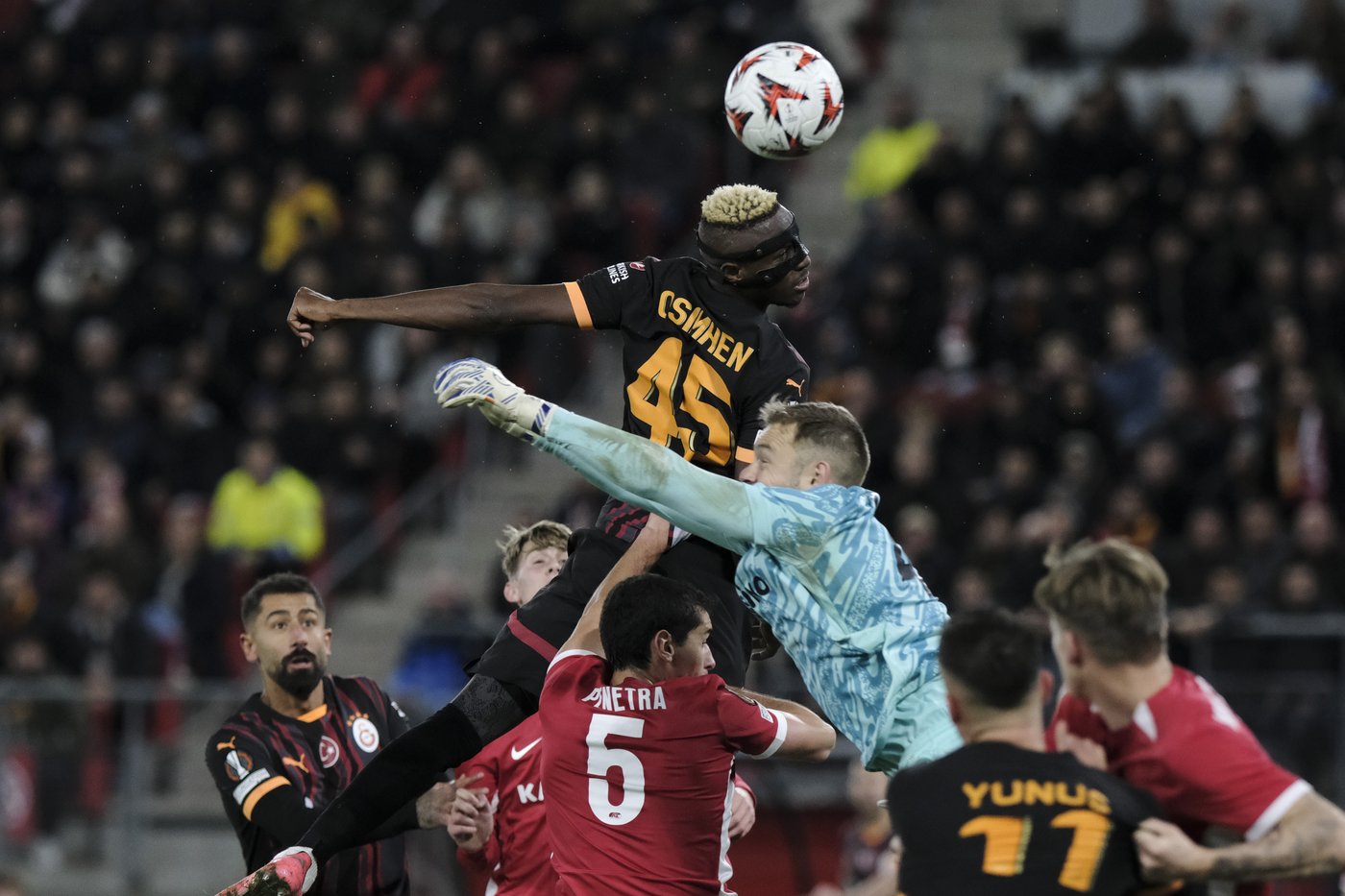 Hojlund scores 2 for Man United to give Amorim winning home debut in Europa League | iNFOnews.ca Hojlund scores 2 for Man United to give Amorim winning home debut in Europa League | iNFOnews.ca