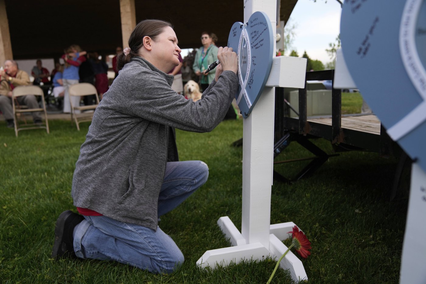 Illinois town mourns the 4 youngsters killed when a car barreled through their after-school camp | iNFOnews.ca Illinois town mourns the 4 youngsters killed when a car barreled through their after-school camp | iNFOnews.ca