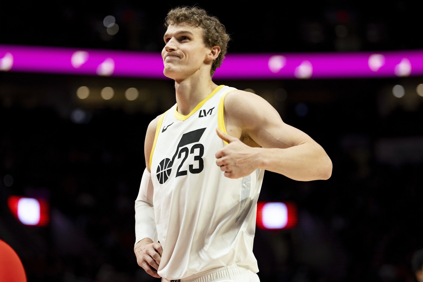 Henderson hits late jumper, Avdija and Sharpe each score 27 as Trail Blazers beat Jazz 122-120 | iNFOnews.ca