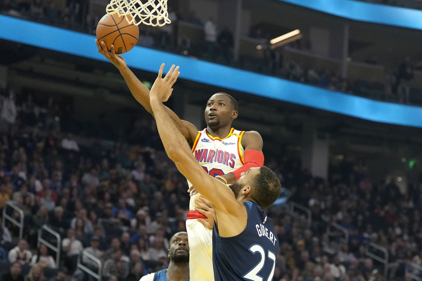 Stephen Curry scores 30 and dishes out eight assists as Warriors beat Timberwolves 114-106 | iNFOnews.ca Stephen Curry scores 30 and dishes out eight assists as Warriors beat Timberwolves 114-106 | iNFOnews.ca