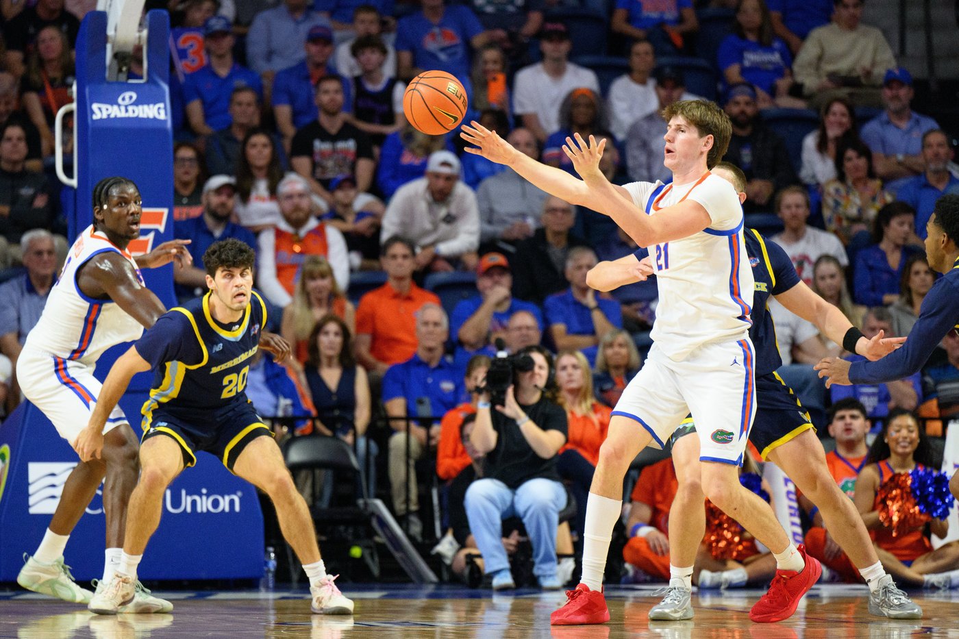 No. 10 Florida rolls Merrimack 80-45 as world's tallest teen scores first collegiate point | iNFOnews.ca