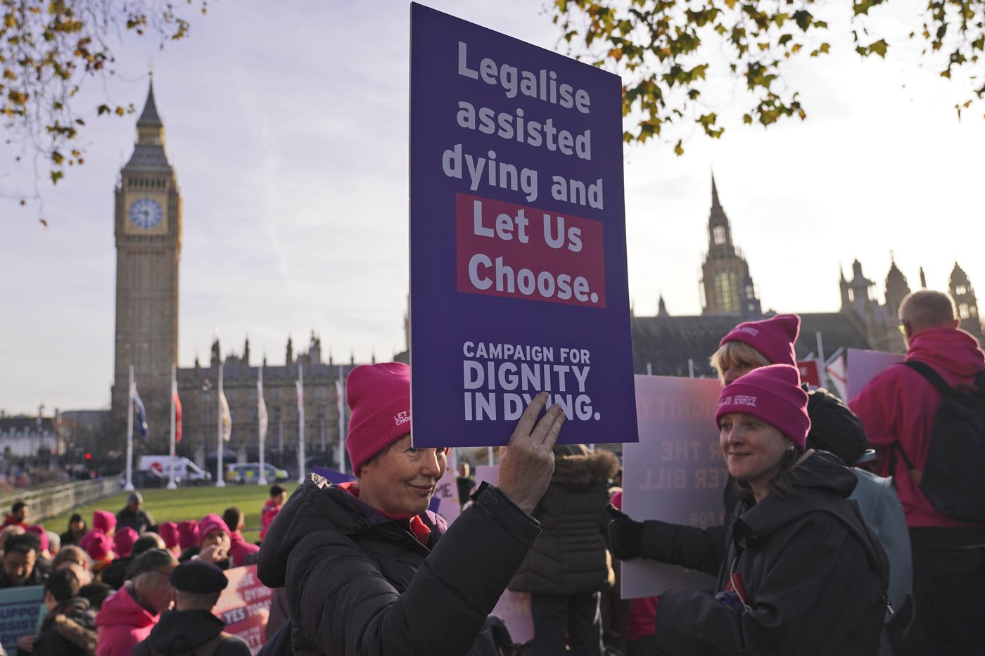 British lawmakers give initial approval to a bill to allow terminally ill adults to end their lives | iNFOnews.ca