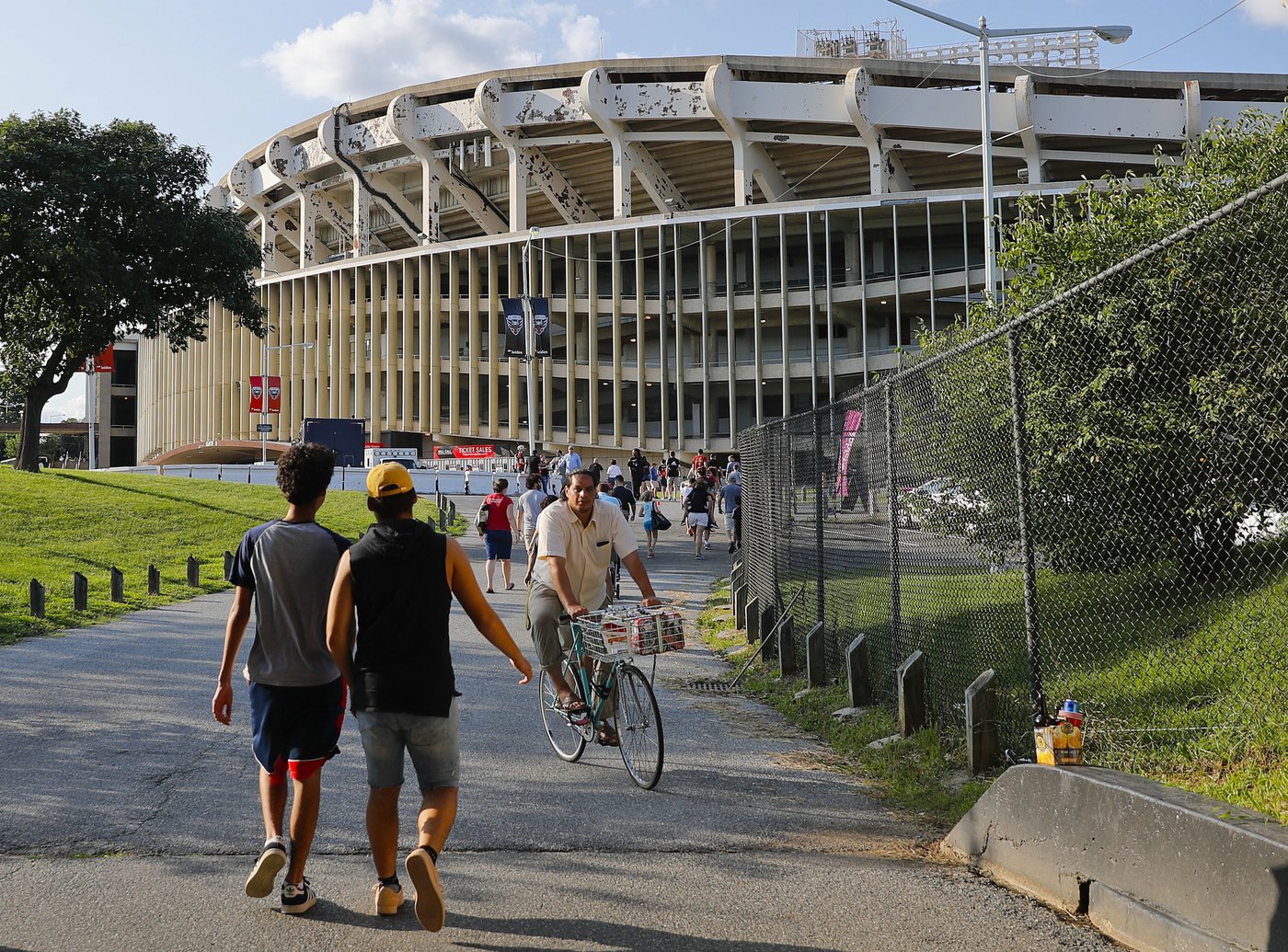 RFK Stadium site provision included in federal spending bill, a win for the Commanders and NFL | iNFOnews.ca