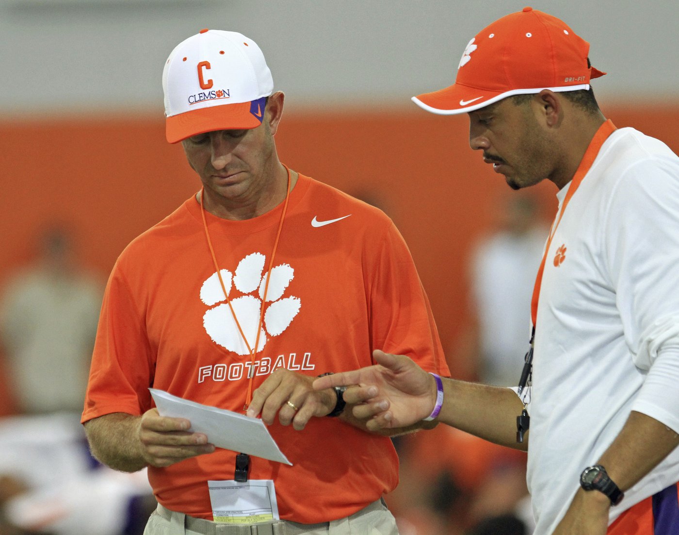 Facing Friends: Clemson's Swinney goes against longtime protege in Virginia's Elliott | iNFOnews.ca