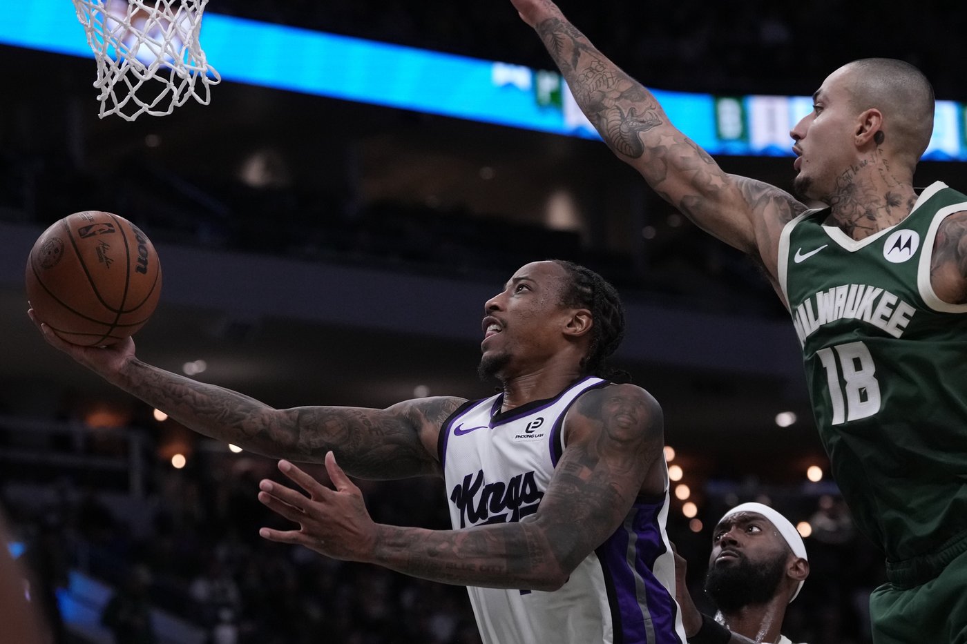 LaVine, DeRozan lead Kings past Bucks 135-133 | iNFOnews.ca