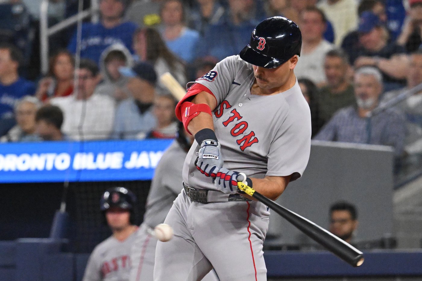 Lowe's two RBI singles lift Red Sox over Blue Jays 4-1; AL East pennant race tightens | iNFOnews.ca
