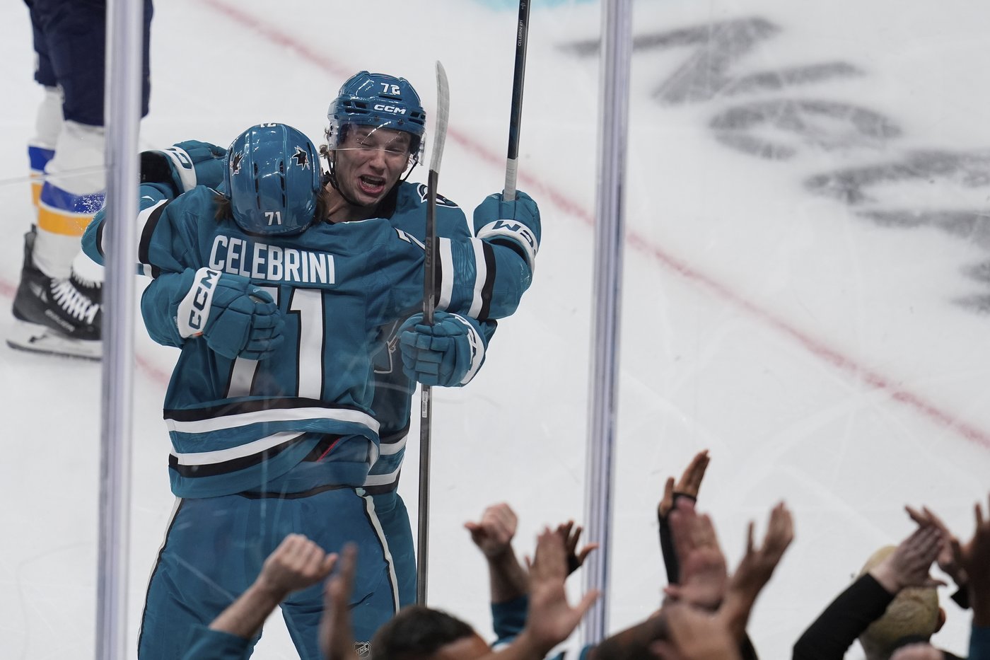 18-year-old Macklin Celebrini scores a goal in his hyped debut for the Sharks | iNFOnews.ca 18-year-old Macklin Celebrini scores a goal in his hyped debut for the Sharks | iNFOnews.ca