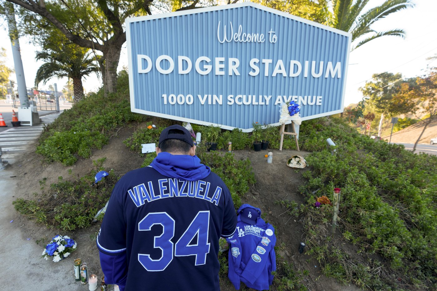 Fernando Valenzuela, Mexican-born pitcher whose feats for Dodgers fueled 'Fernandomania,' dies at 63 | iNFOnews.ca