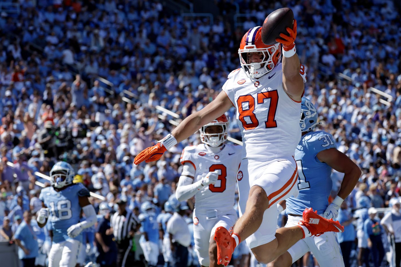 Clemson rolls out of open date by beating North Carolina 38-10 in Swinney-Belichick coaching matchup | iNFOnews.ca Clemson rolls out of open date by beating North Carolina 38-10 in Swinney-Belichick coaching matchup | iNFOnews.ca