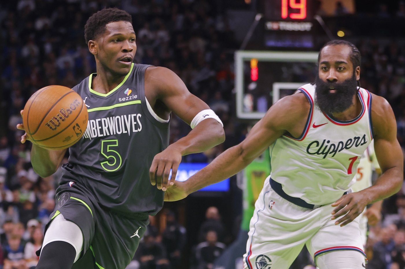 Timberwolves stop 4-game losing streak by fending off Clippers 93-92 in NBA Cup play | iNFOnews.ca