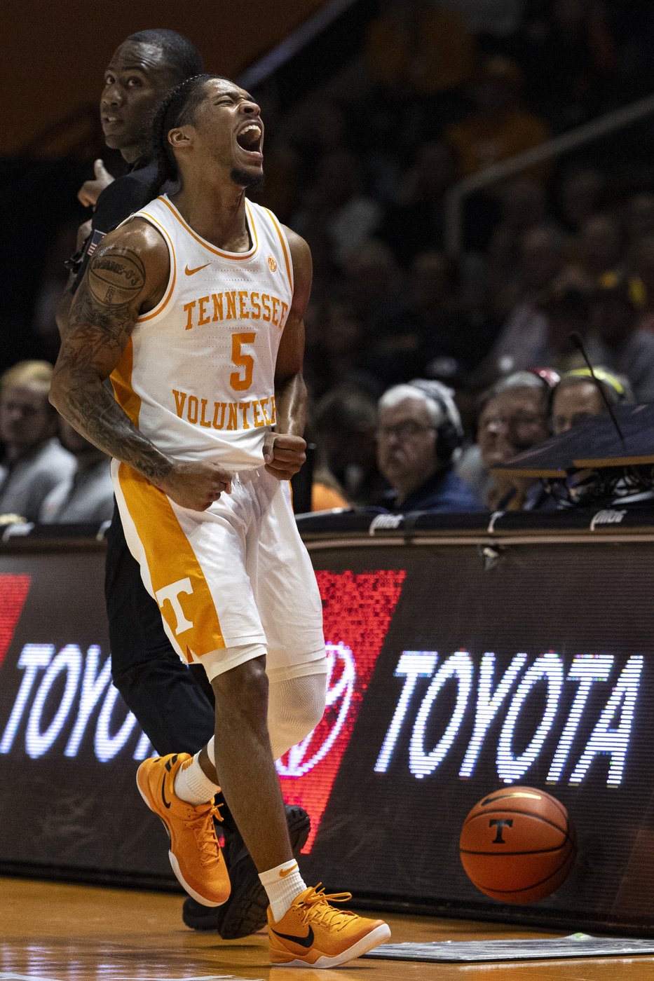 No. 7 Tennessee extends its season-opening winning streak to 7 games in 78-35 win over UT Martin | iNFOnews.ca
