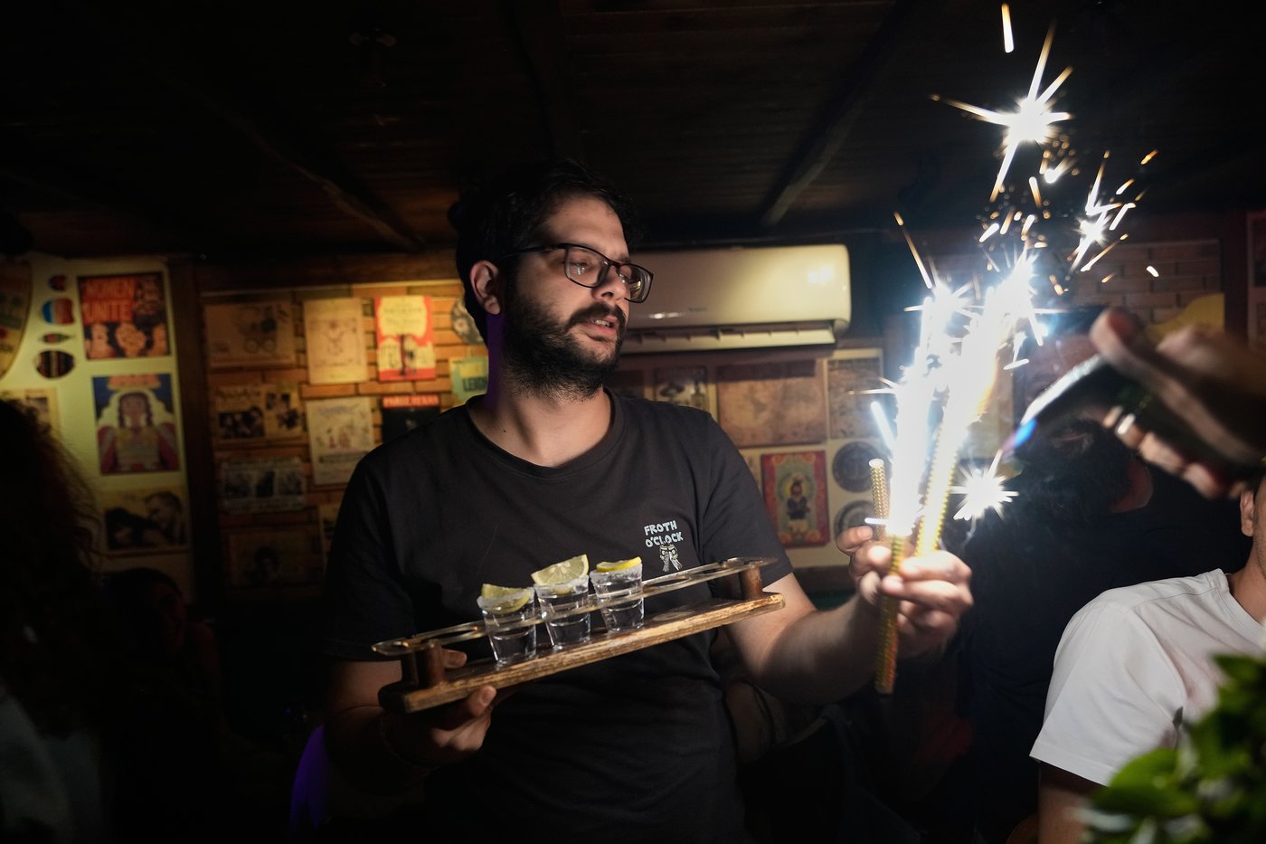 Photos show Syrians enjoying a night out in Damascus despite some crackdowns | iNFOnews.ca