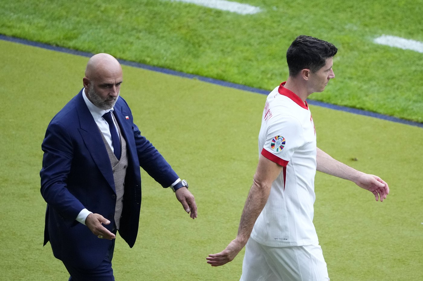 Star striker Robert Lewandowski says he'll no longer play for Poland while Michal Probierz is coach | iNFOnews.ca