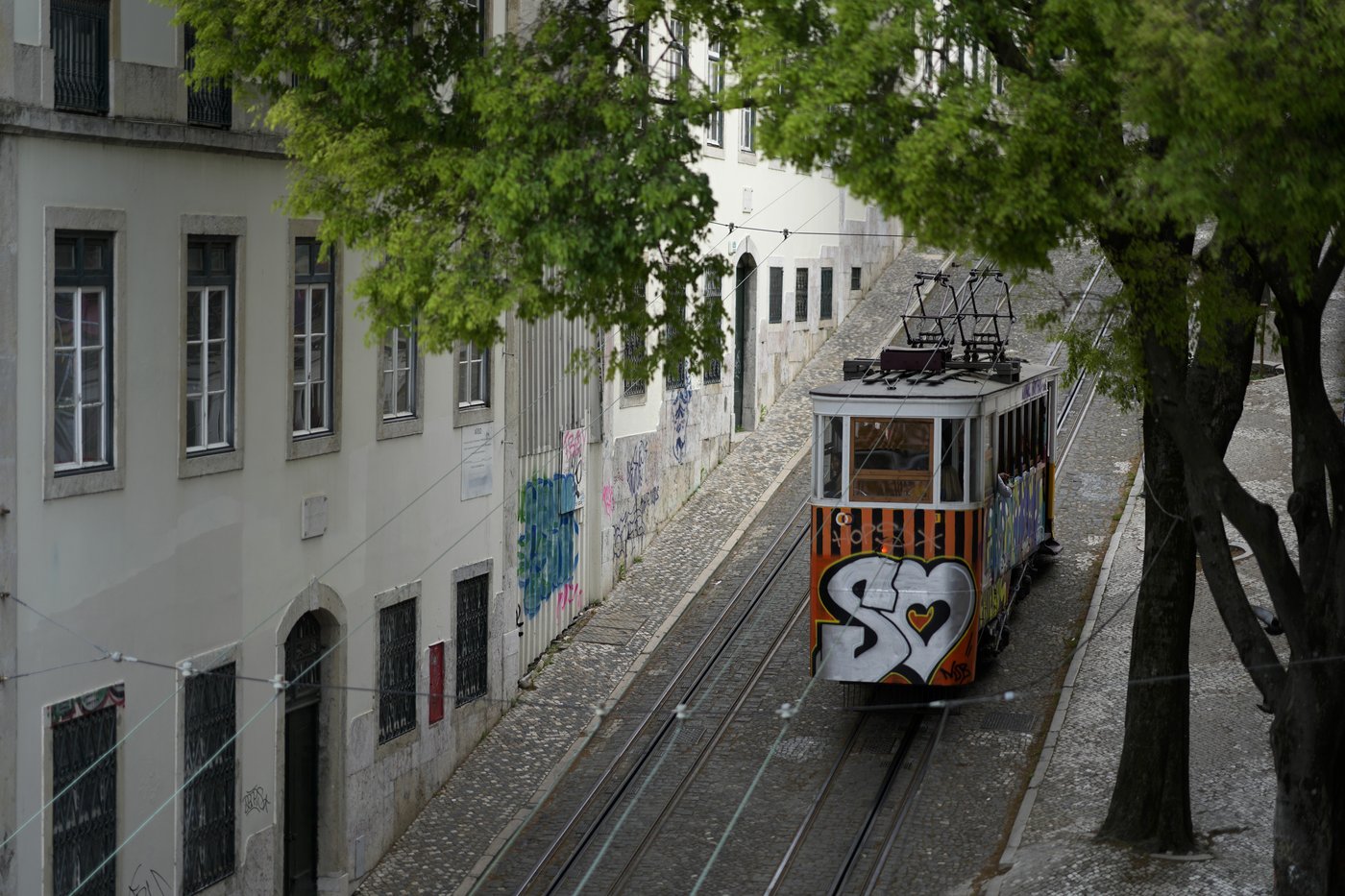 What to know about the streetcar derailment in Lisbon, Portugal, that killed 15 people | iNFOnews.ca