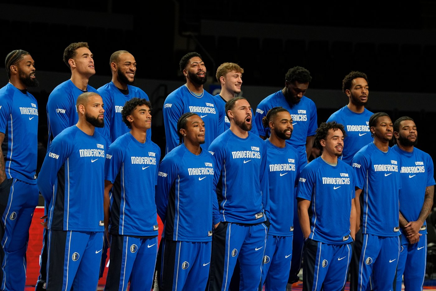 Anthony Davis out for Mavericks' game in Mexico City with leg injury | iNFOnews.ca Anthony Davis out for Mavericks' game in Mexico City with leg injury | iNFOnews.ca