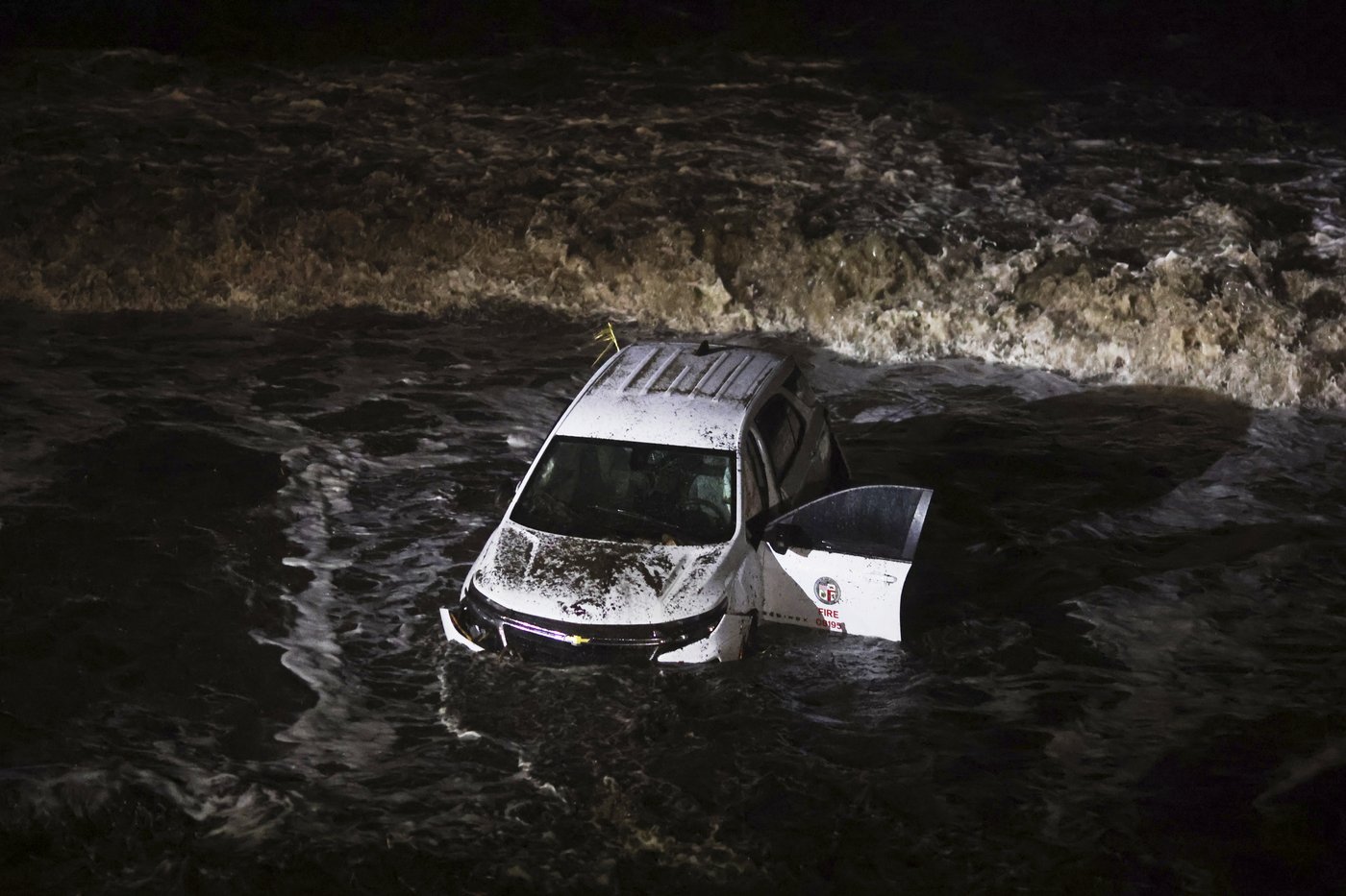 Heavy rain pummels slide-prone Southern California as crashes close roads in the Northwest | iNFOnews.ca Heavy rain pummels slide-prone Southern California as crashes close roads in the Northwest | iNFOnews.ca